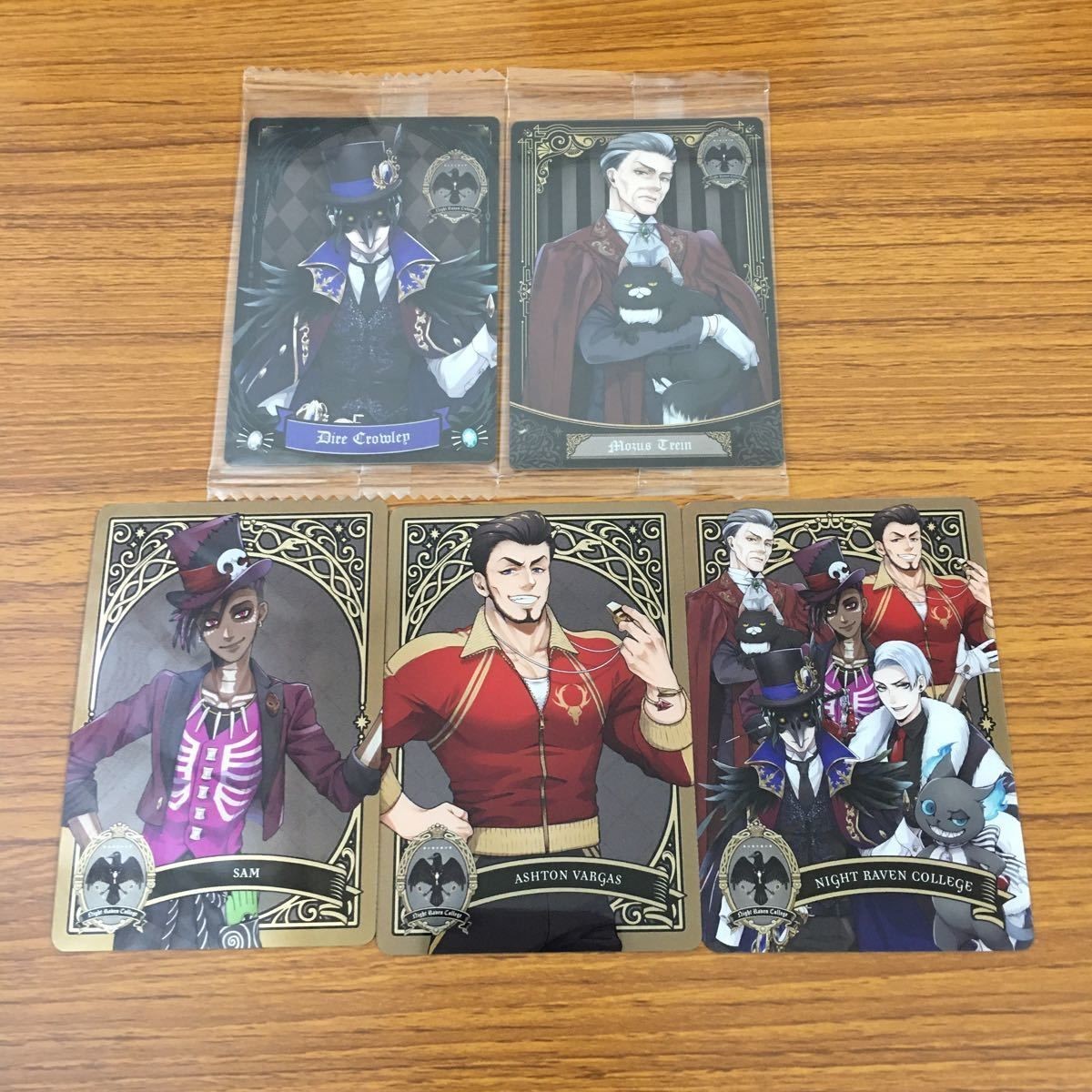 未開封 ウエハース カード まとめ ツイステッド ワンダーランド ツイステ トレイン クロウリー サム バルガス クルーウェル 27