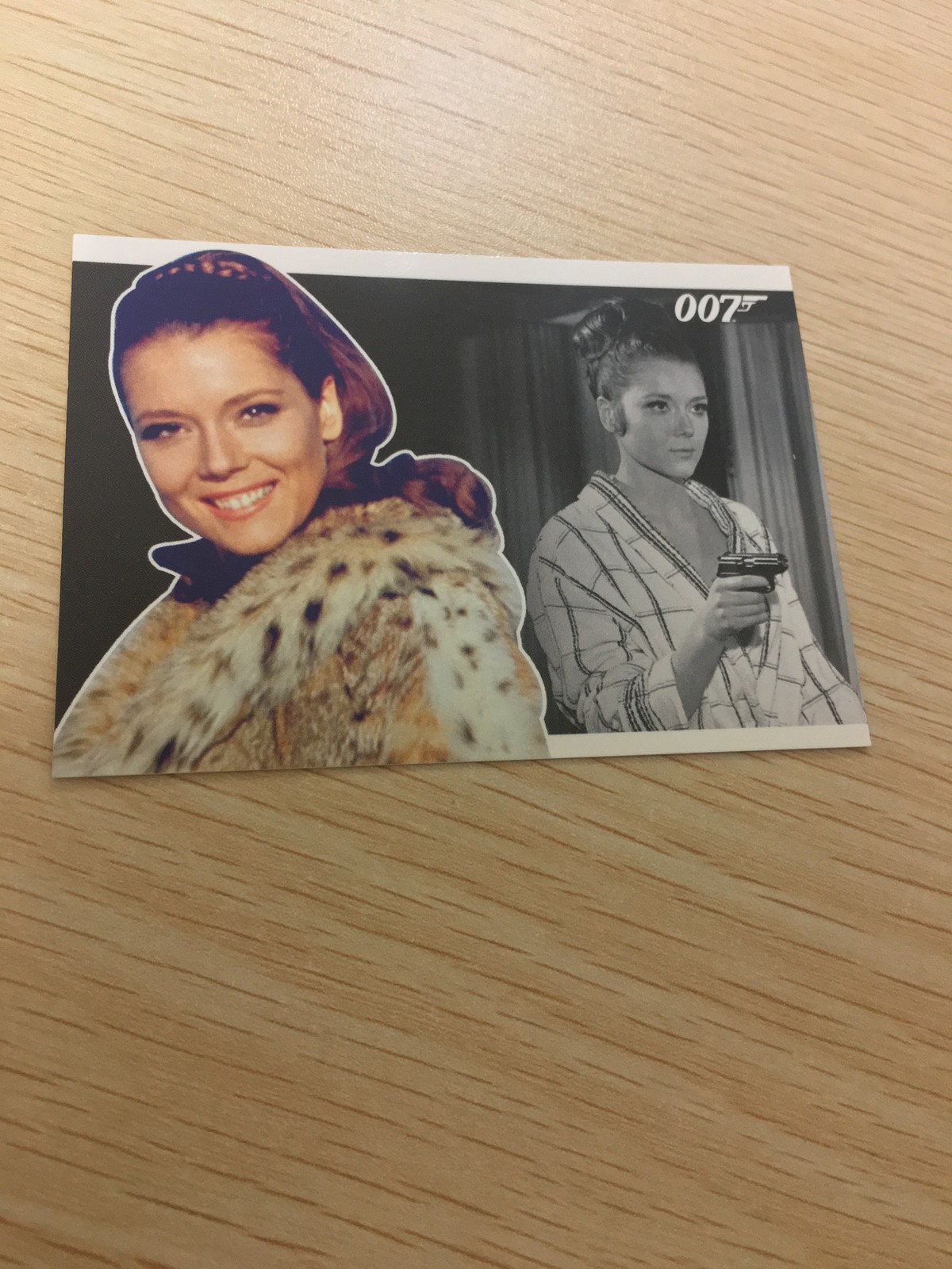 James Bond 007 Card #20 Tracy Di 007 card SCIFIHOBBY.COM Rittenhouse Archives