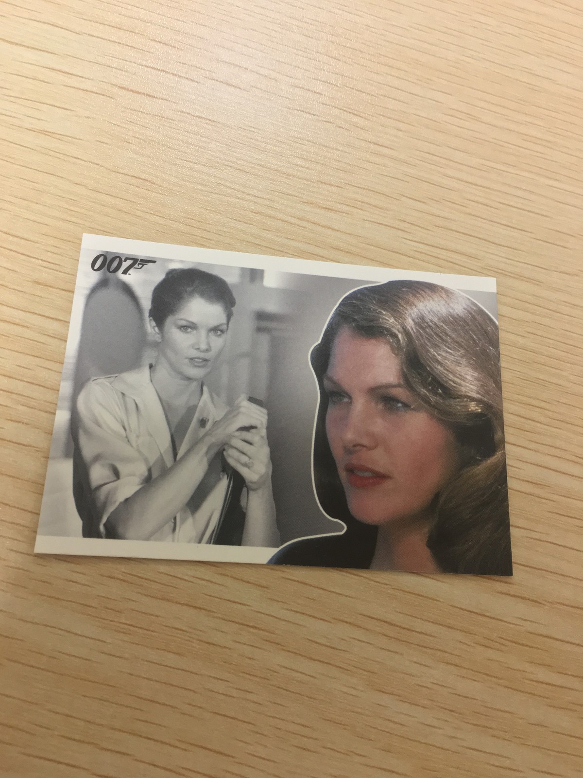 James Bond 007 007 ゼロゼロセブン カード SCIFIHOBBY.COM Rittenhouse Archives カード Holly Goodhead トレカ 40 Rittenhouse Archives