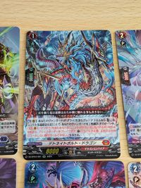 ヴァンガード 宿命決戦 RR仕様 まとめ 妖麗の氷華 マフユ RR DZ-BT04 020 デトネイトボルト・ドラゴン 021 コンセクエンス・ドラゴン 023 静寂の刹那 シュエレン 024 睥睨する魔骸 グラシャラボラス 025 サムネイル 3