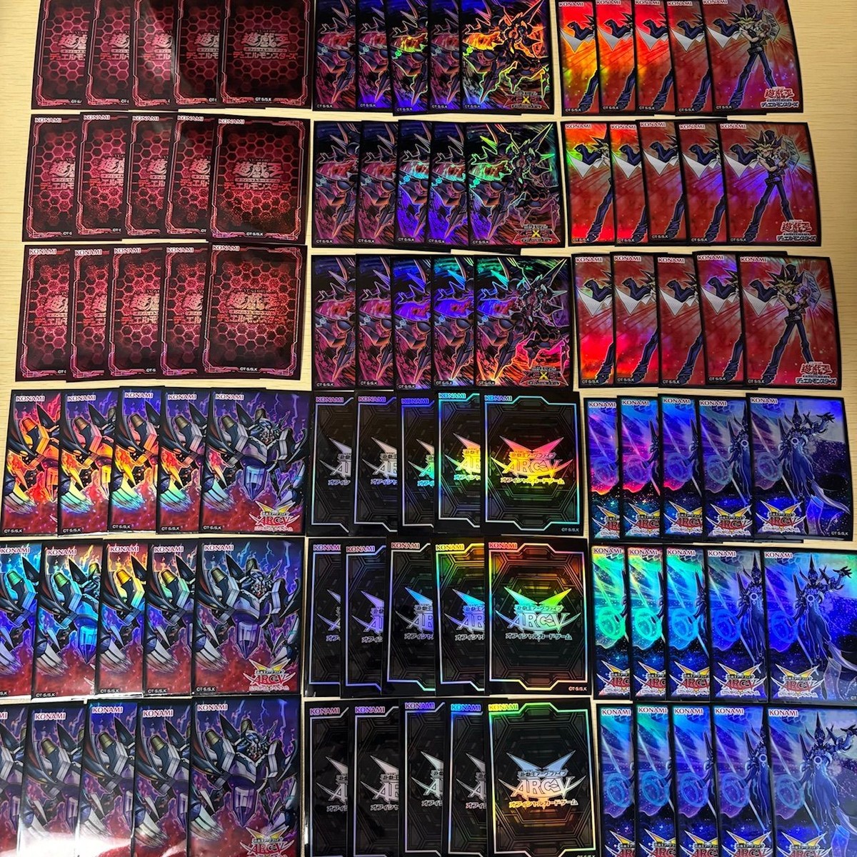 スリーブ まとめ 90枚 各種15枚 遊戯王 公式 プロテクター 闇遊戯 アストラグラフ・マジシャン ARC-V CNo.101 S・H・Dark Knight 公式ロゴ 赤 黒